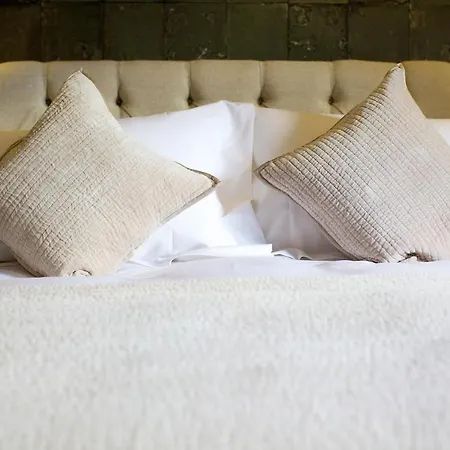 8 Beresford Street فندق