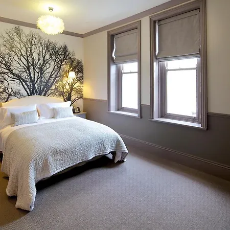 فندق 8 Beresford Street