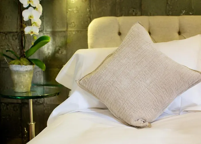 8 Beresford Street Otel